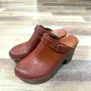 TRUE CRAFT Blair Heeled Clog Size 6 1/2 Brown Accent Buckle Strap Brass Studs